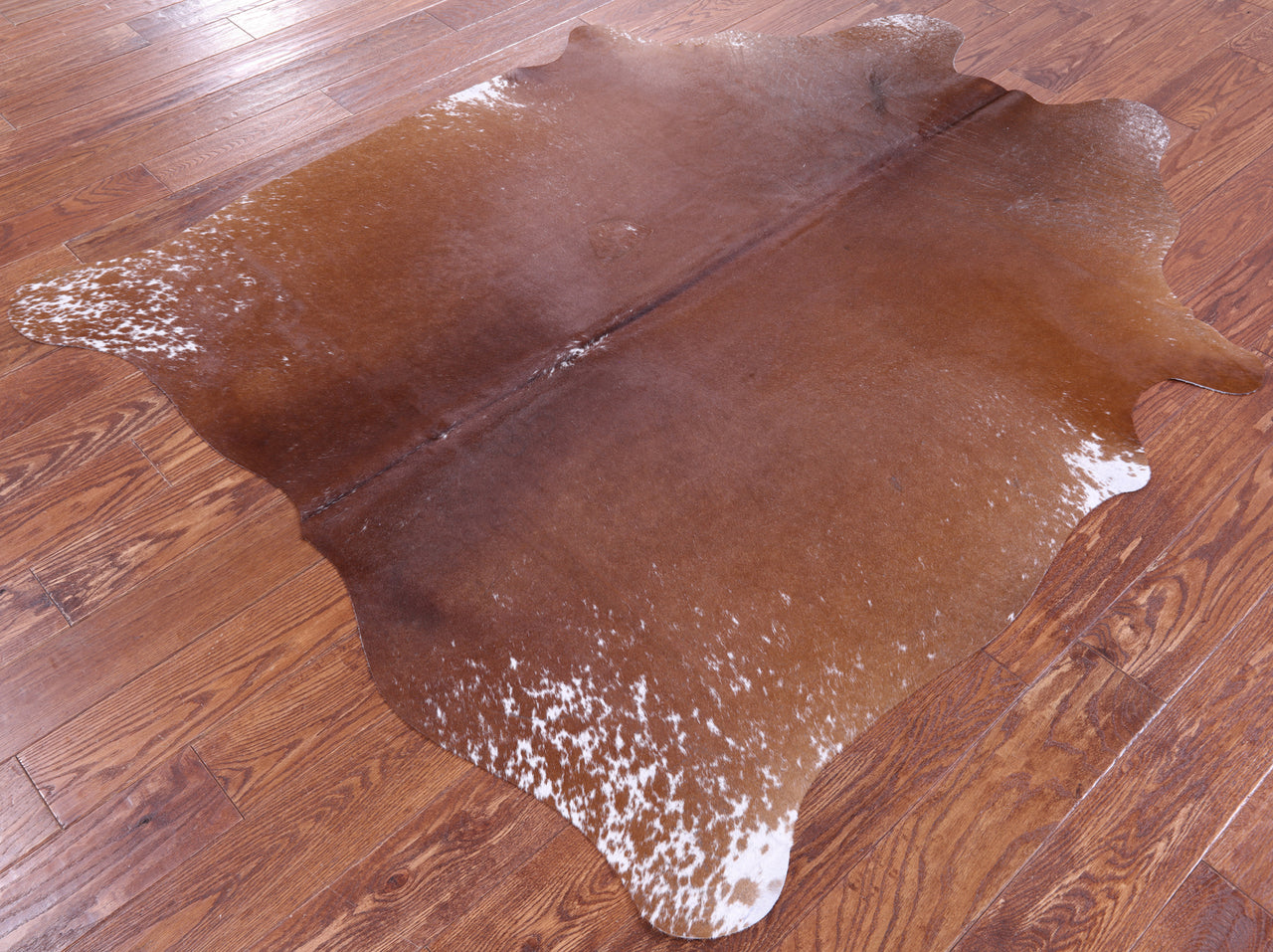 Brown Natural Cowhide Rug - Medium 6' 1"H x 5' 2"W