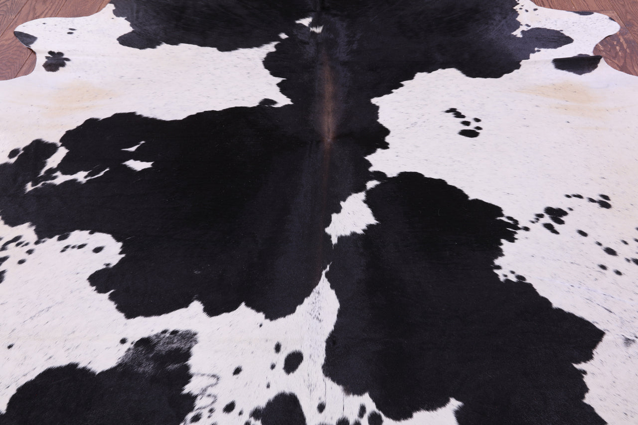 Black & White Natural Cowhide Rug - XX-Large 8' 4"H x 7' 0"W