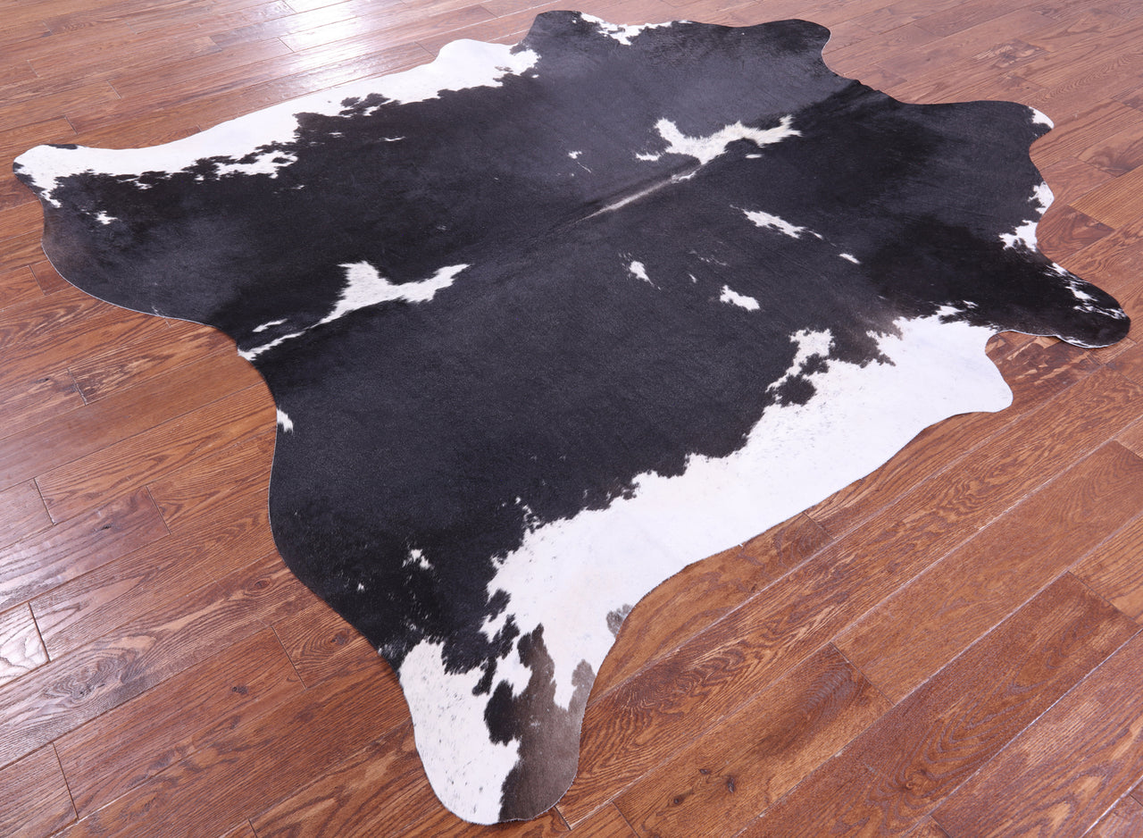 Black & White Natural Cowhide Rug - XX-Large 8' 0"H x 7' 0"W