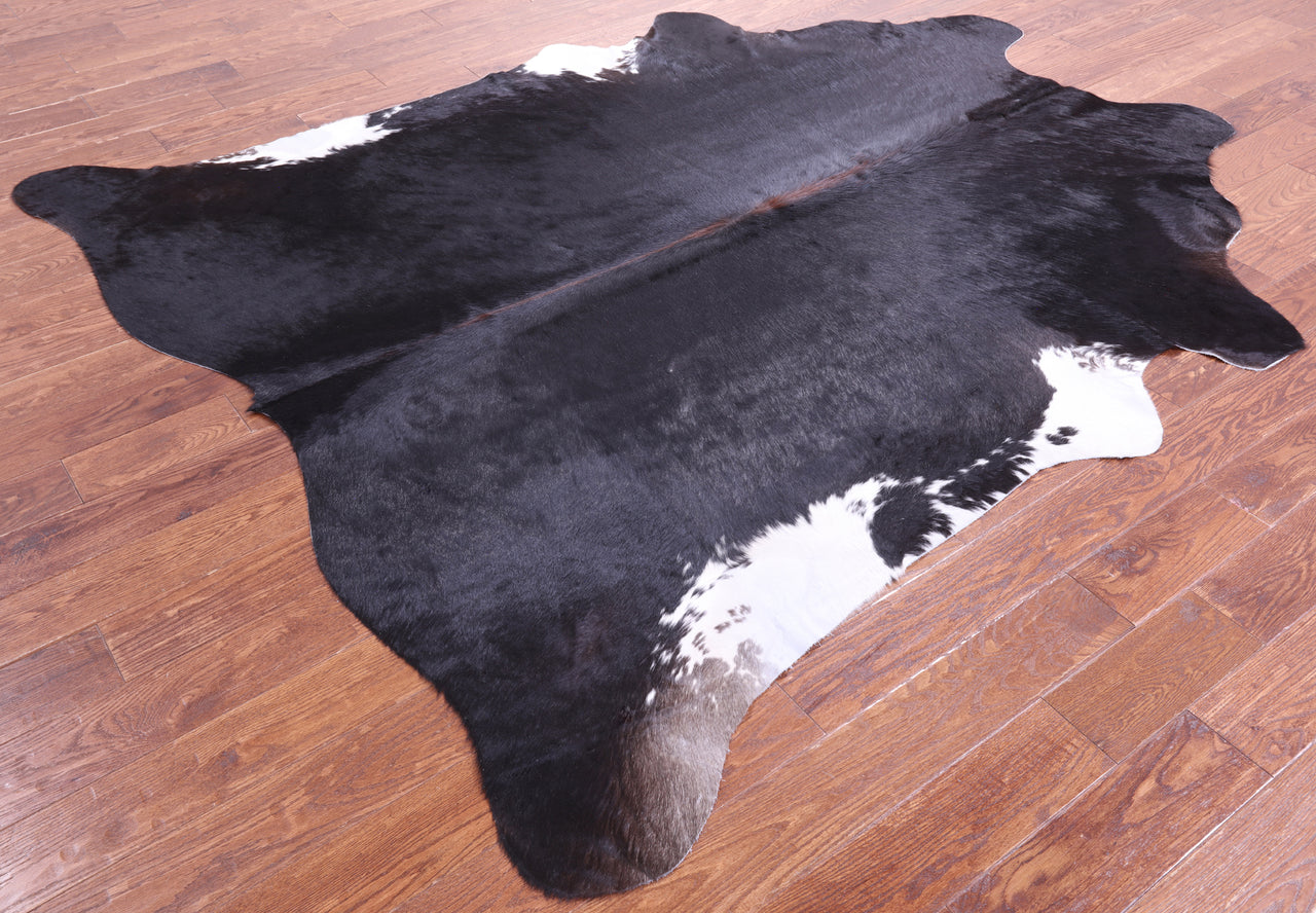 Black & White Natural Cowhide Rug - XX-Large 8' 2"H x 7' 0"W