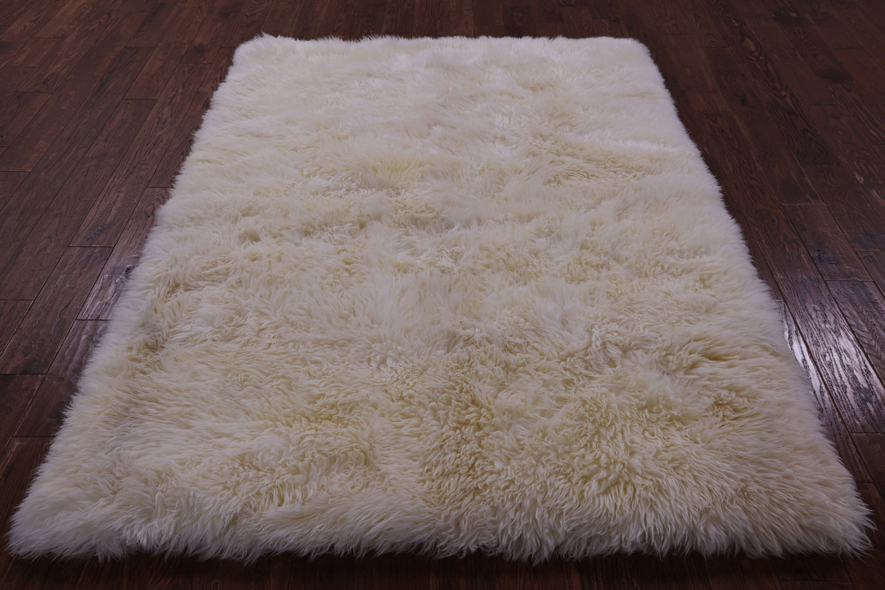 100% Natural New Zealand Sheepskin Ivory 5' 3" X 6' 9"