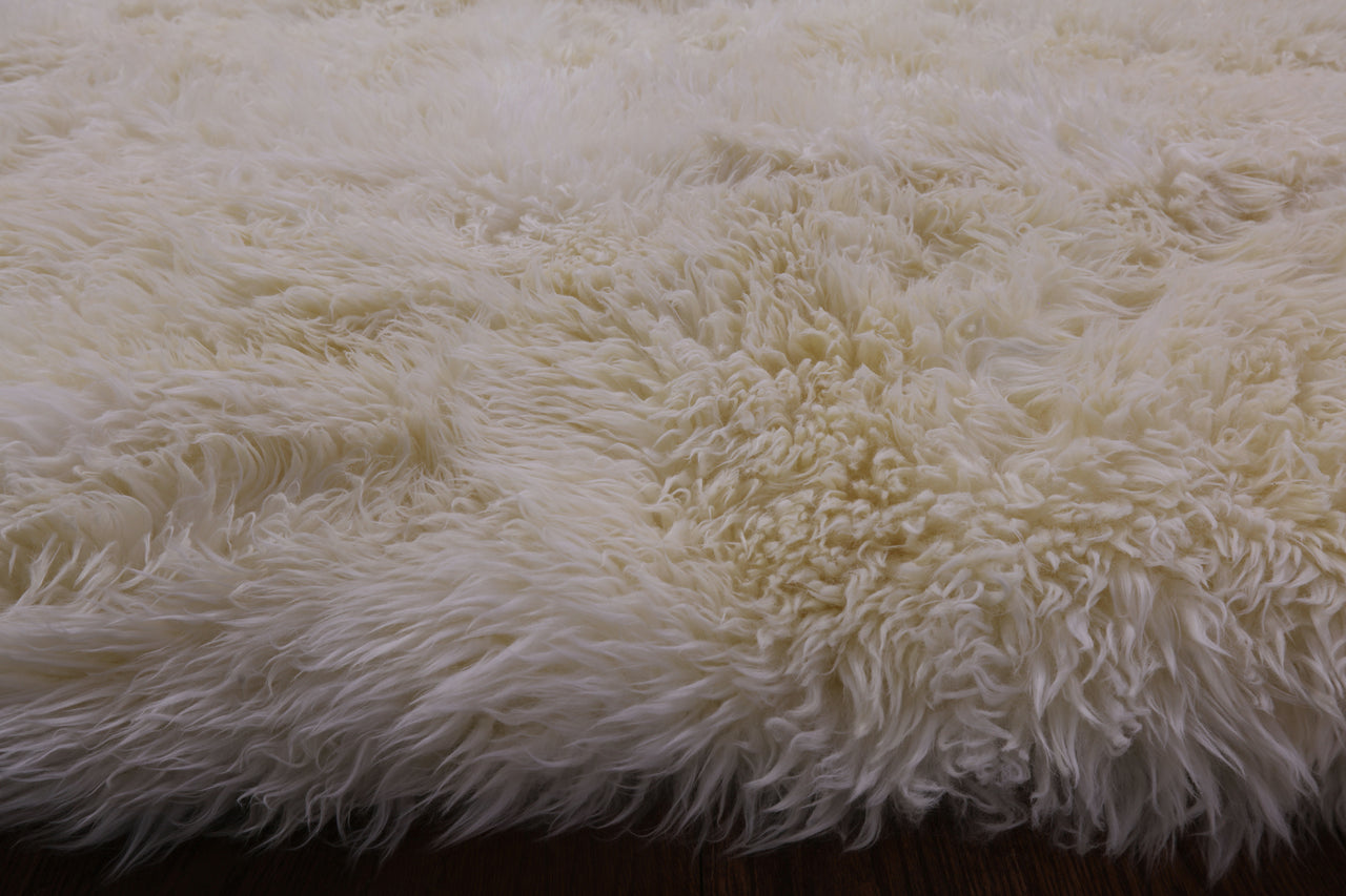 100% Natural New Zealand Sheepskin Ivory 5' 0" X 7' 0"