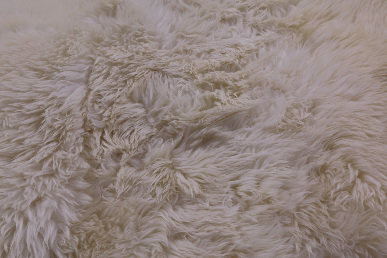 100% Natural New Zealand Sheepskin Ivory 5' 0" X 6' 4"