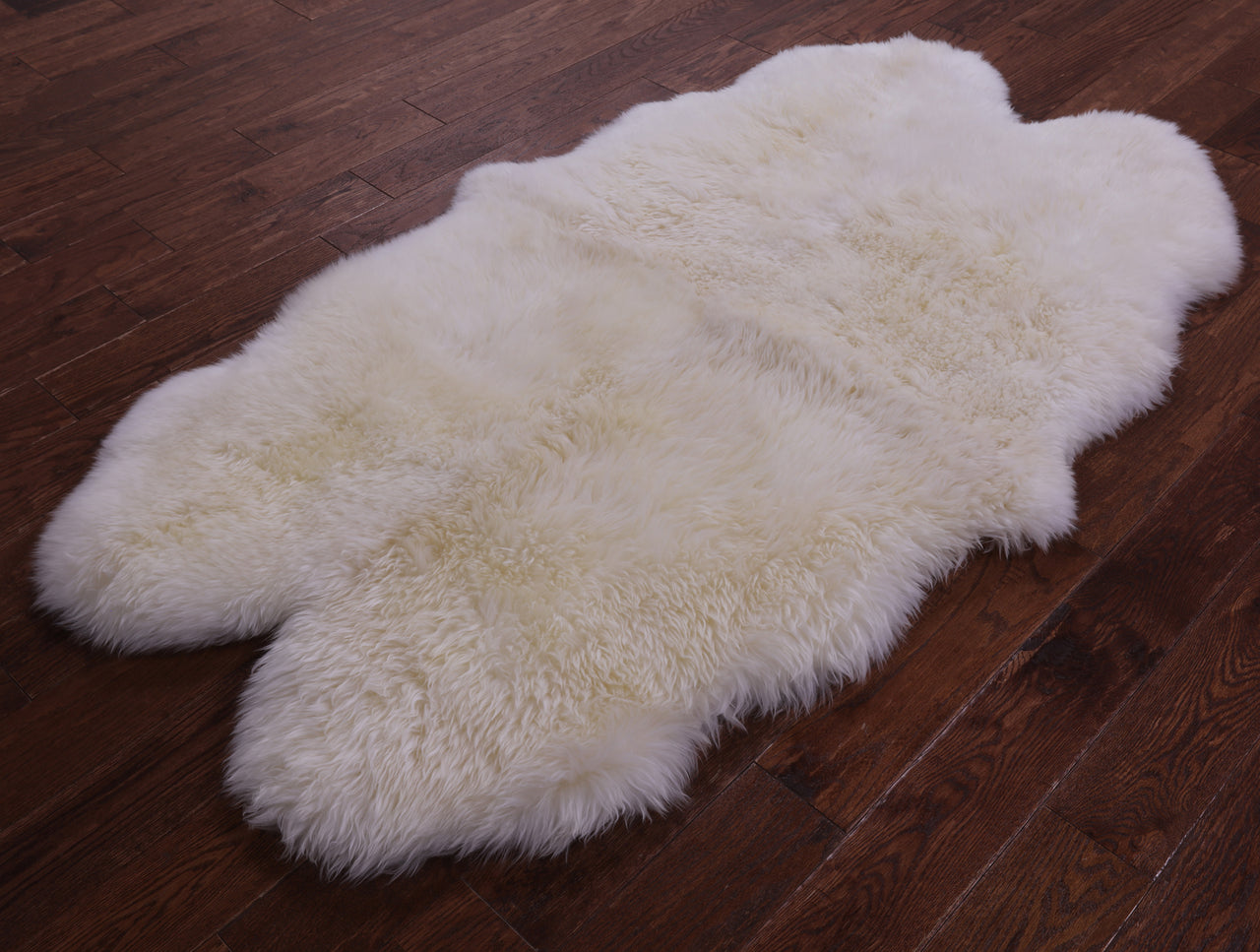 100% Natural New Zealand Sheepskin Ivory 3' 10" X 6' 5"