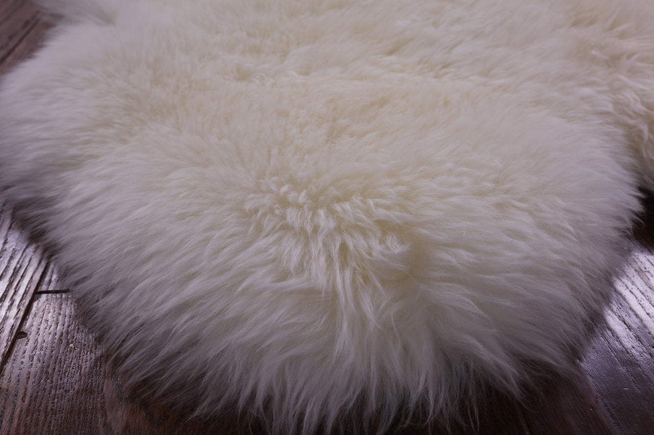 100% Natural New Zealand Sheepskin Ivory 3' 10" X 6' 5"
