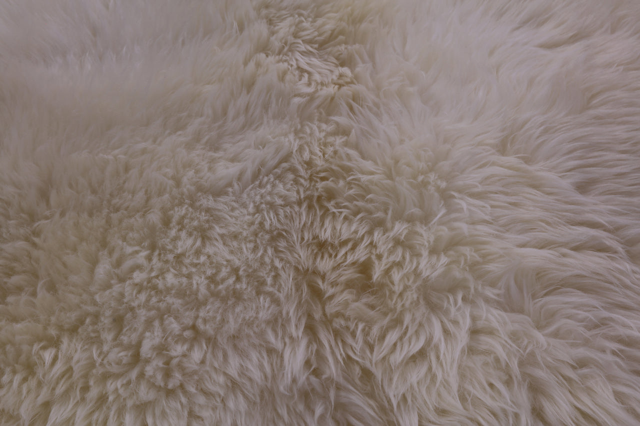 100% Natural New Zealand Sheepskin Ivory 3' 10" X 6' 5"