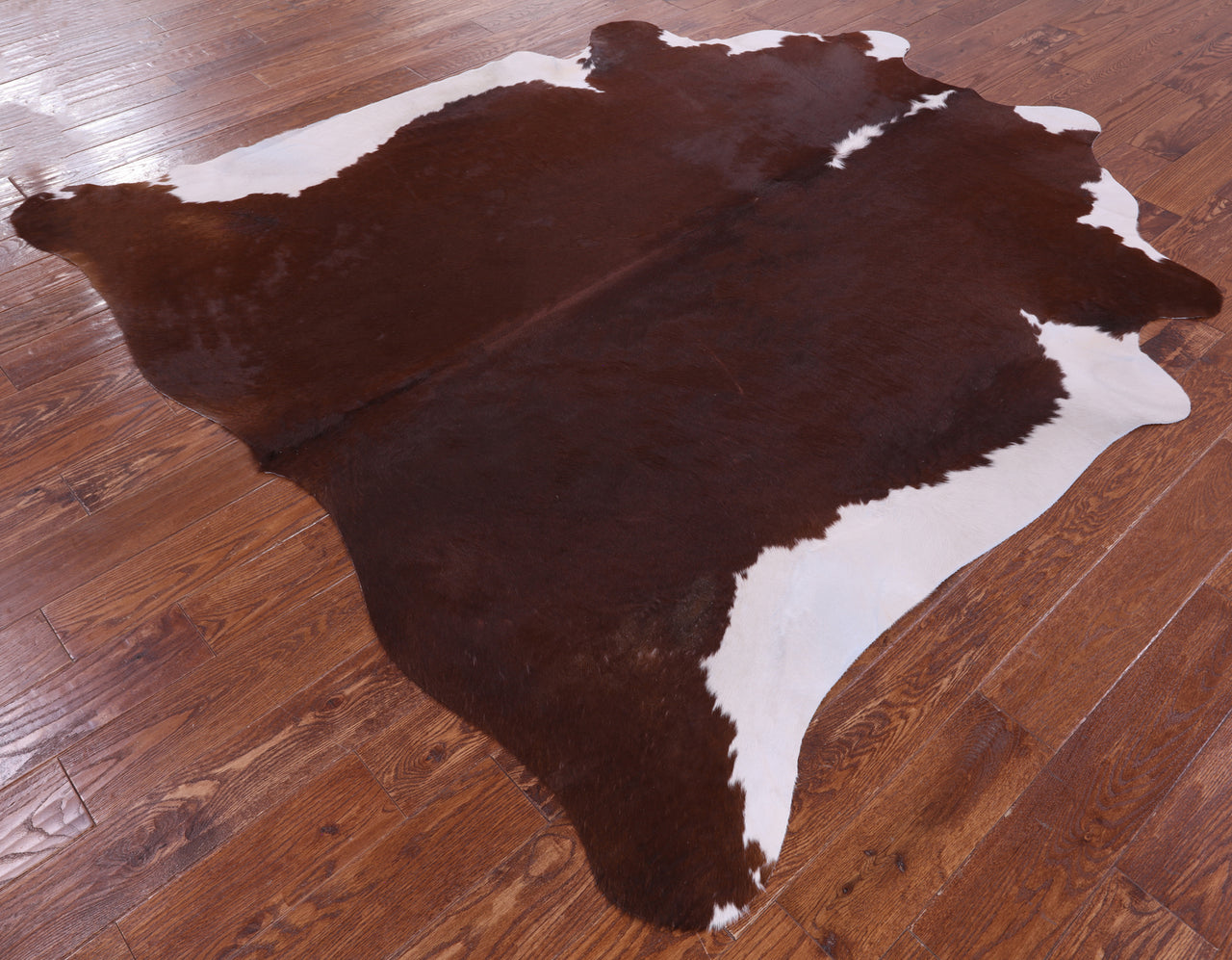 SUPER SALE Brown & White Natural Cowhide Rug - XX-Large 7' 7"H x 7' 1"W