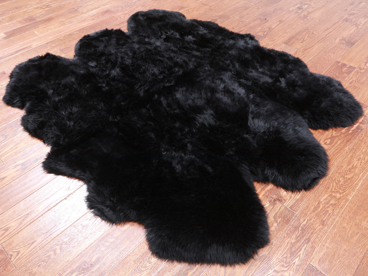 100% Natural New Zealand Sheepskin Black 5' 0" x 6' 0"
